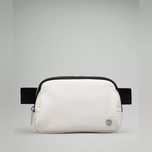 🆕🤍 Lululemon Everywhere Belt Bag Canvas - Natural Black - Picture 1 of 3
